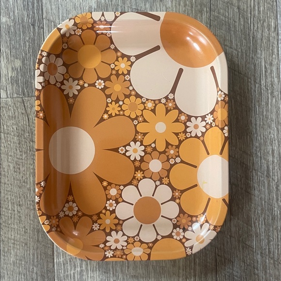 Sunshine Studios Other - •| retro floral tin tray